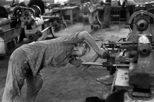 Lewis Hine：一位攝影師的“摩登時(shí)代”